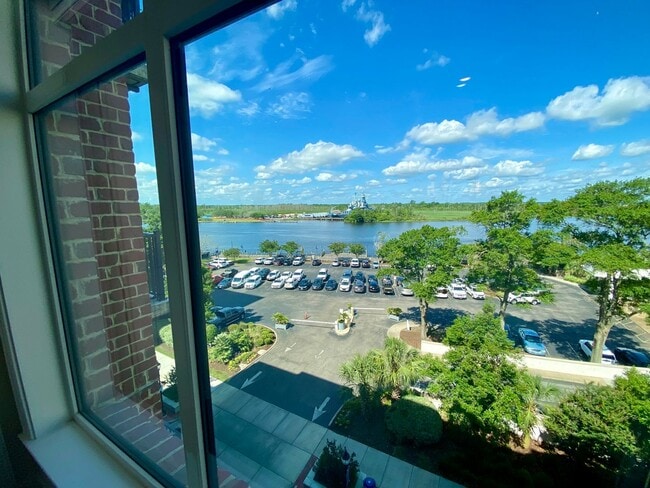 Building Photo - Apartment with Waterview in Downtown Wilmi...