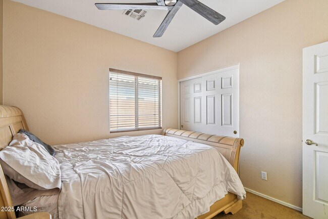 Building Photo - 2633 E Calle Del Norte Dr