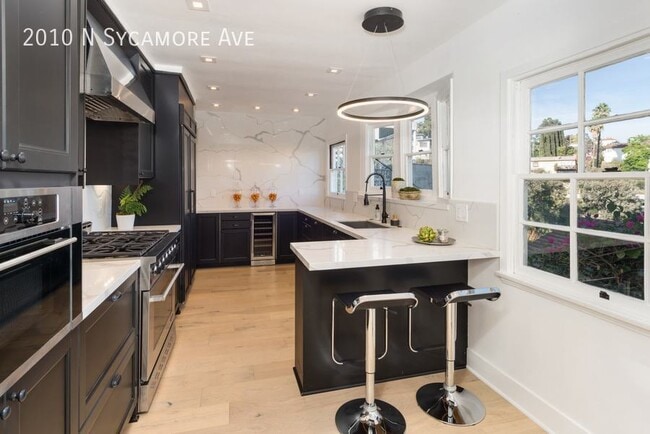 Building Photo - 2010 N Sycamore Ave