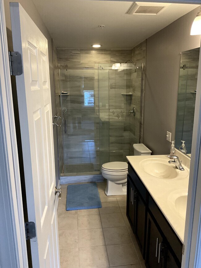 Master Bath - 164 Justin Dr