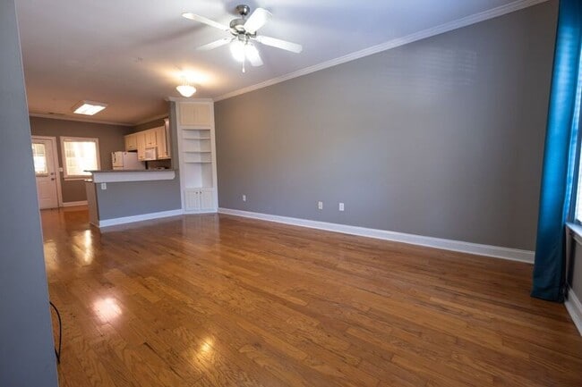 Building Photo - 460 S Barnett Shoals Rd