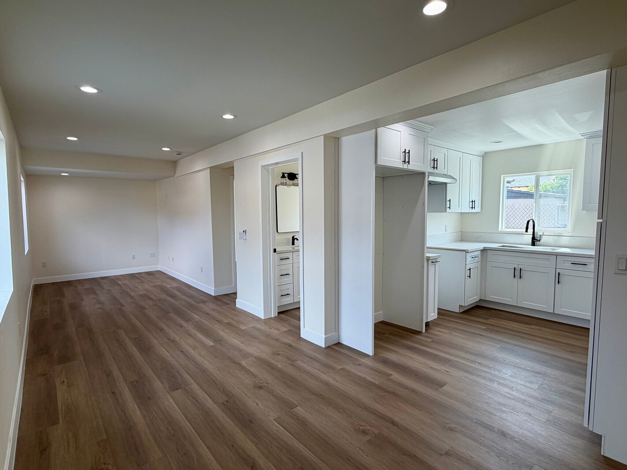 Building Photo - 8965 San Juan Ave