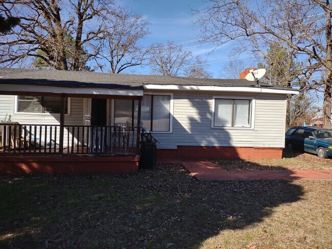 Building Photo - Wenonah Rd