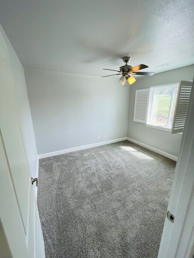 Building Photo - Entertainers delight, 3bdrm 2.5 bath home ...