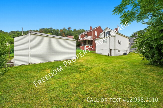 Building Photo - 425 32nd St