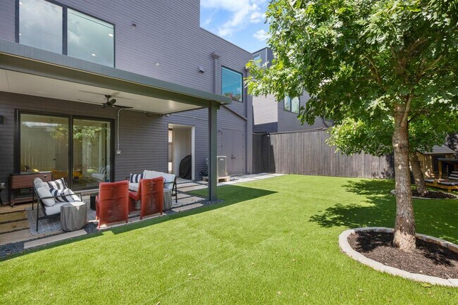 Building Photo - 3406 E 17th St