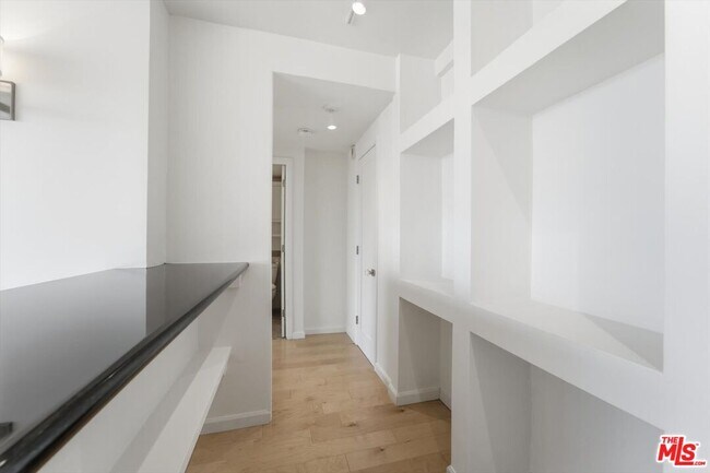 Building Photo - 969 Hilgard Ave