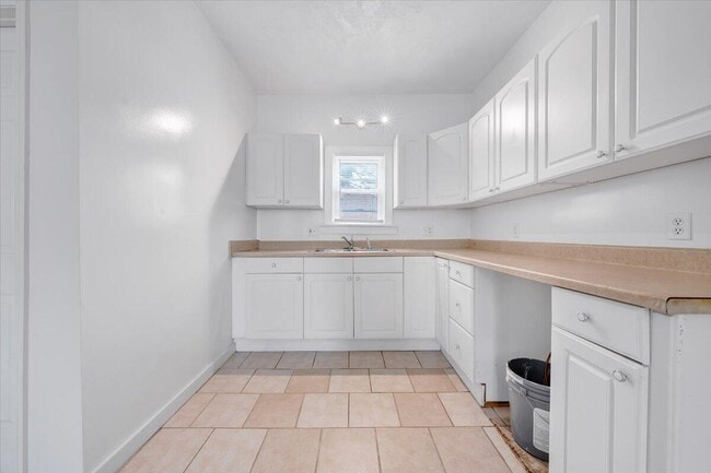 Building Photo - 1202 Rugby Blvd NW