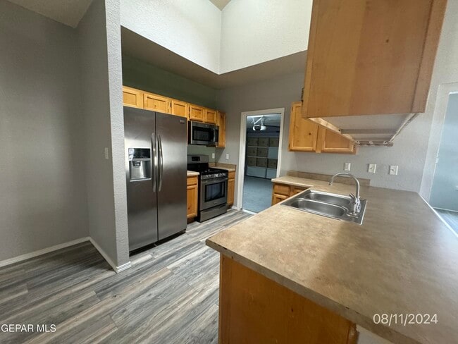 Building Photo - 3701 Leticia St