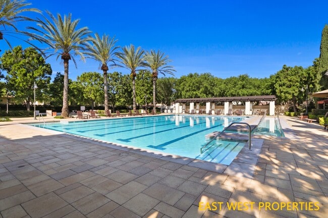 Building Photo - 27 Hathaway