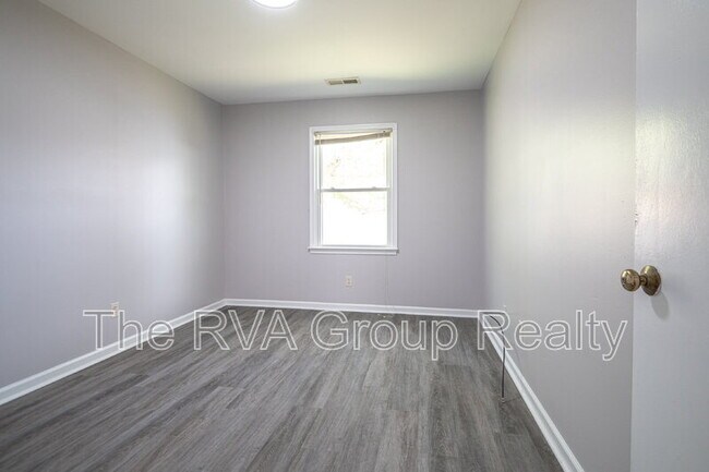 Building Photo - 3805 Woodlawn St