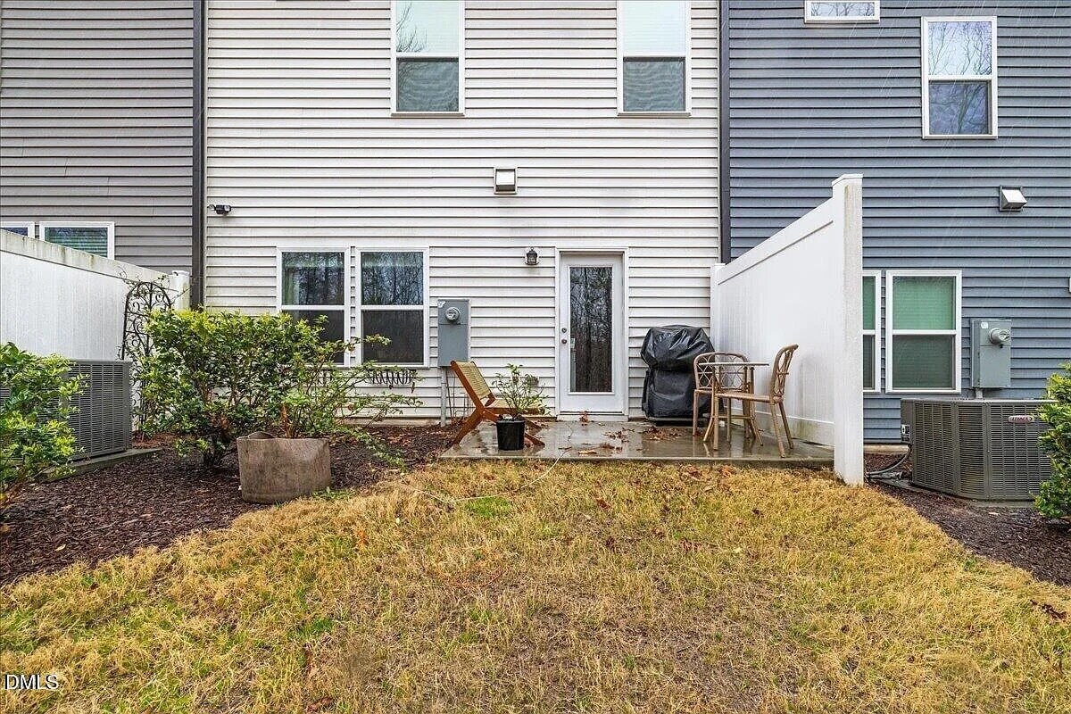 Building Photo - 845 Oak Center Dr