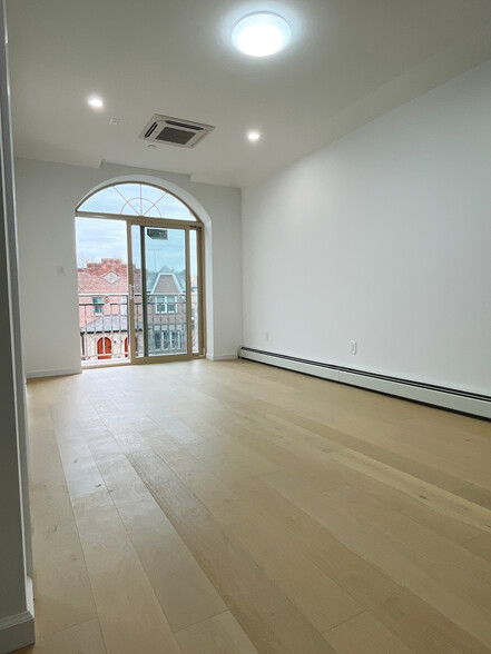 Living Room (Actual) - 3958 58th St
