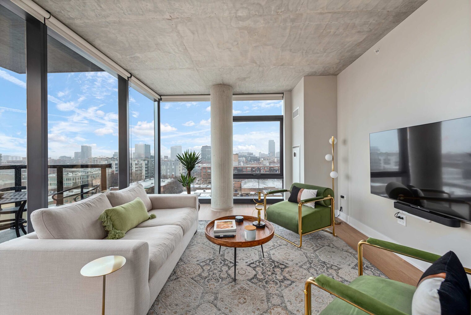 Building Photo - 1044 W Van Buren St