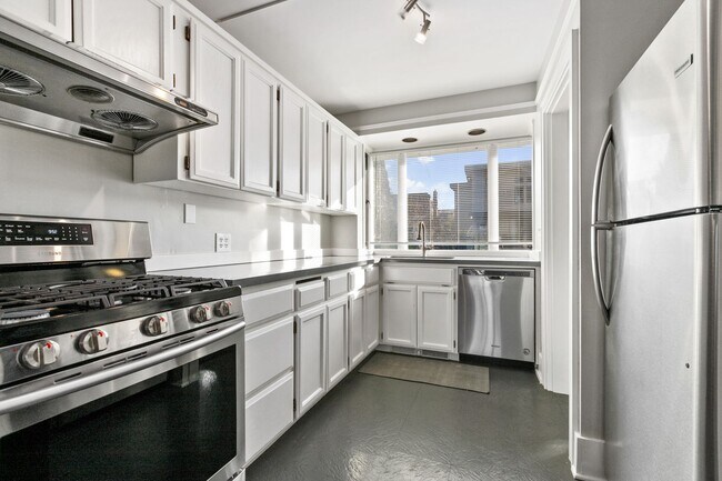 Building Photo - 4Bd/1.5Ba Seattle House