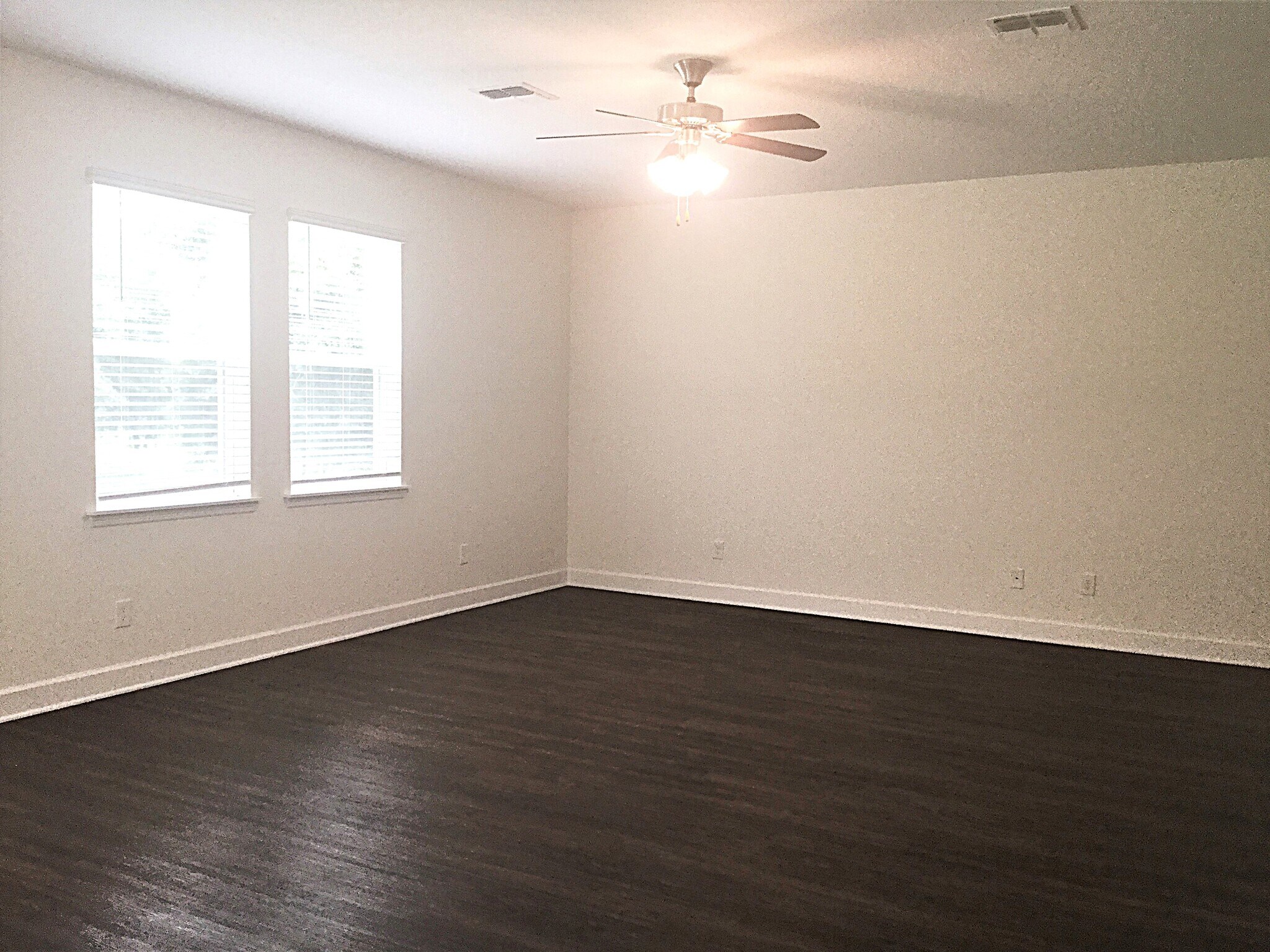 Building Photo - 221 Crestrun Loop