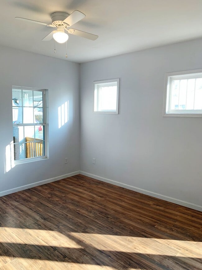 Building Photo - Beautifully Renovated and Move in Ready!
