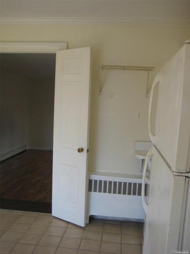 Building Photo - 117 Blydenburgh Ave