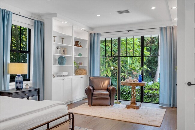 Building Photo - 450 N Swinton Ave