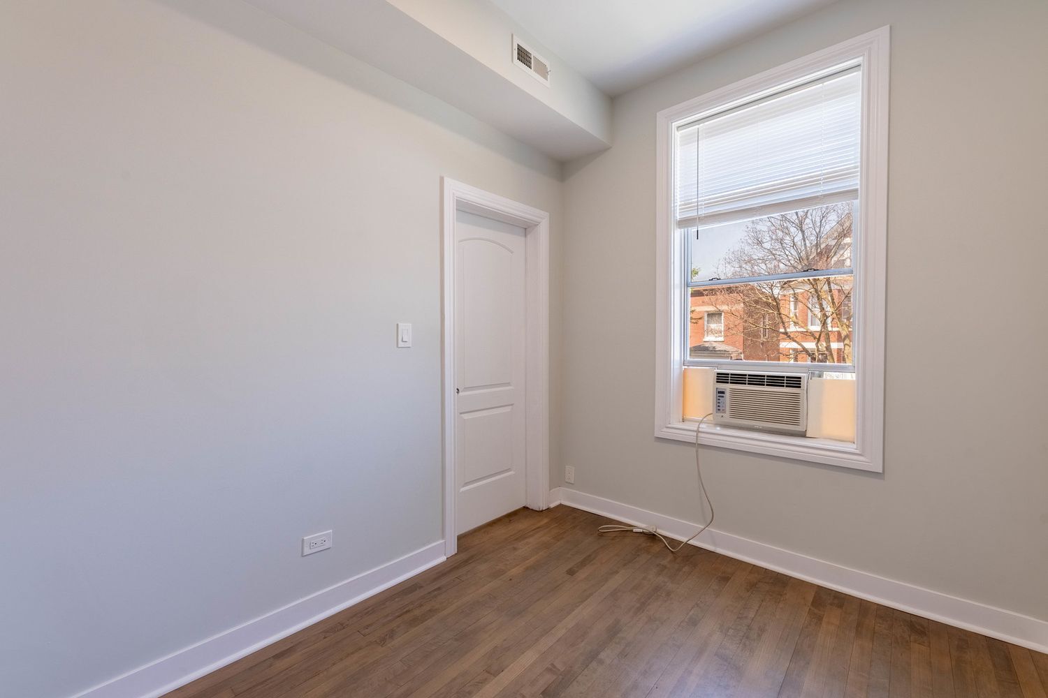 Building Photo - 2729 S Harding Ave