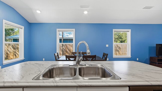 Building Photo - 1249 Martin Rd