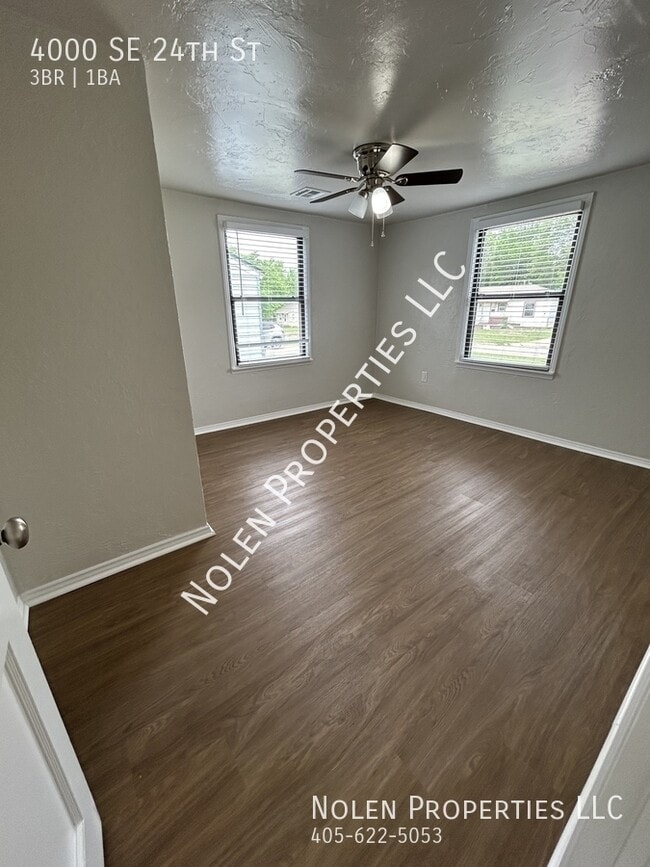 Building Photo - 4000 SE 24th St