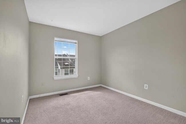 Building Photo - 2432 Clover Field Cir