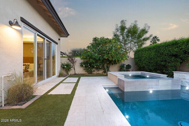 Building Photo - 5543 E Beryl Ave