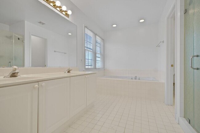 Building Photo - 655 Lancaster St