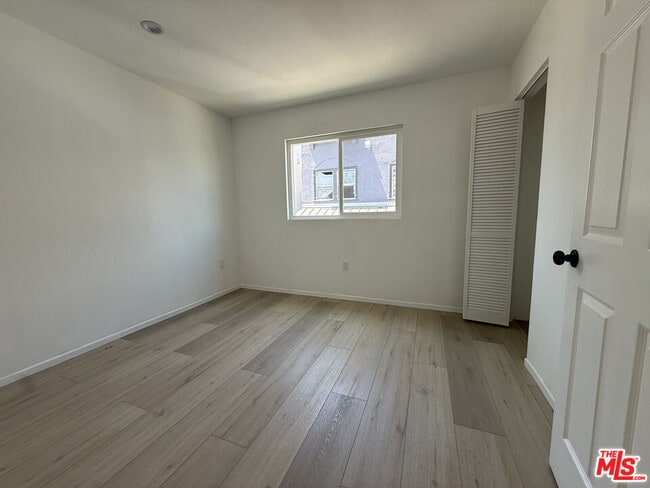 Building Photo - 1531 E 92nd St