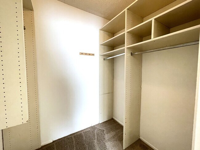 Building Photo - ***Move in Special*** Lovely Condo Available in Vista!