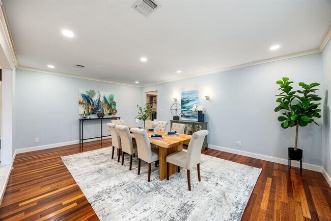 Building Photo - 15726 Walkwood Dr