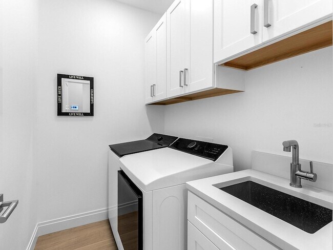 Building Photo - 4022 Penshurst Park