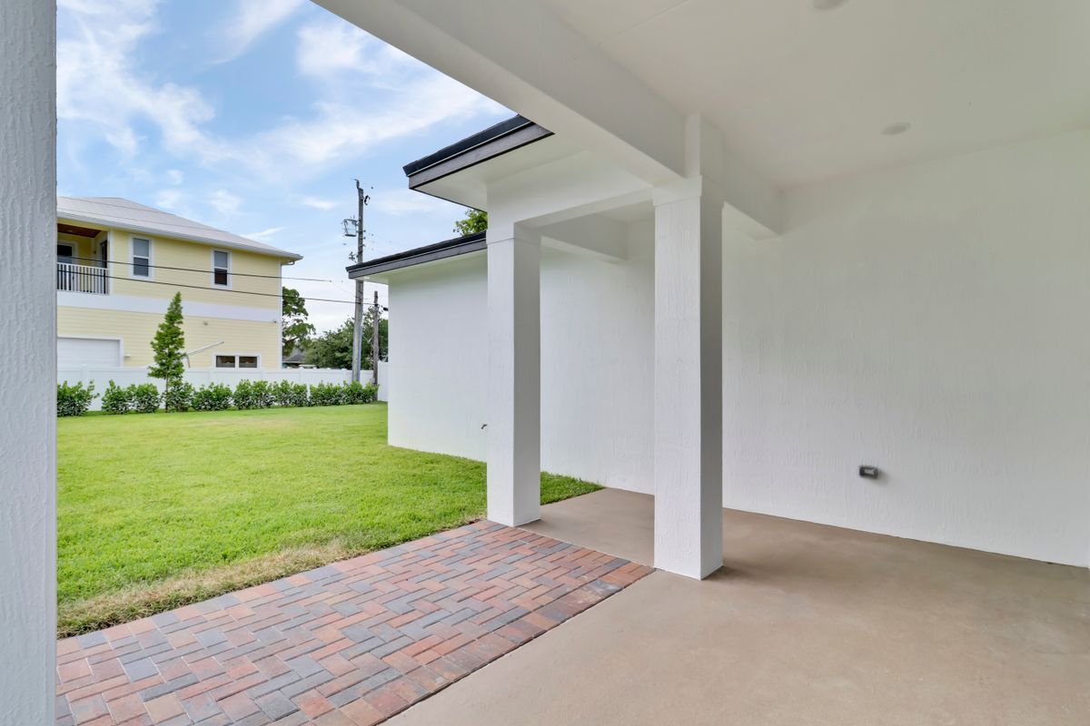 Building Photo - 17780 Thelma Ave