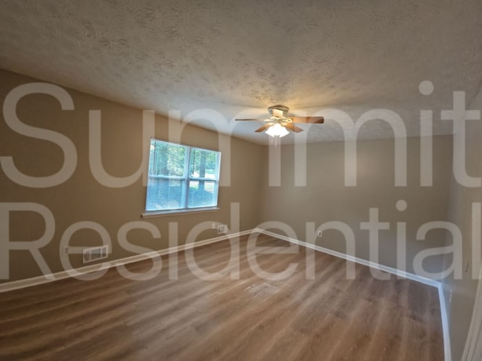 Building Photo - 5950 Stonewall Dr