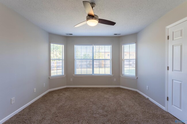 Building Photo - 122 Otter Trail SW