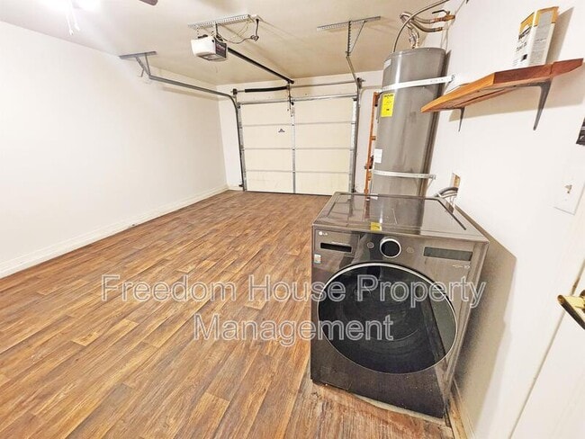 Building Photo - 600 San Lorenzo St
