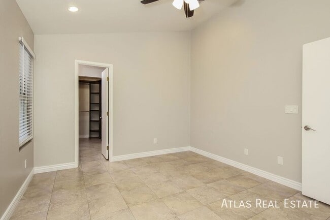 Building Photo - 1365 N Culpepper Ave