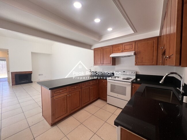 Building Photo - Spacious Updated 2bd/2ba Halfplex with 2 Car Garage