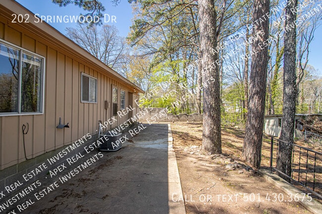 Building Photo - 202 Springwood Dr