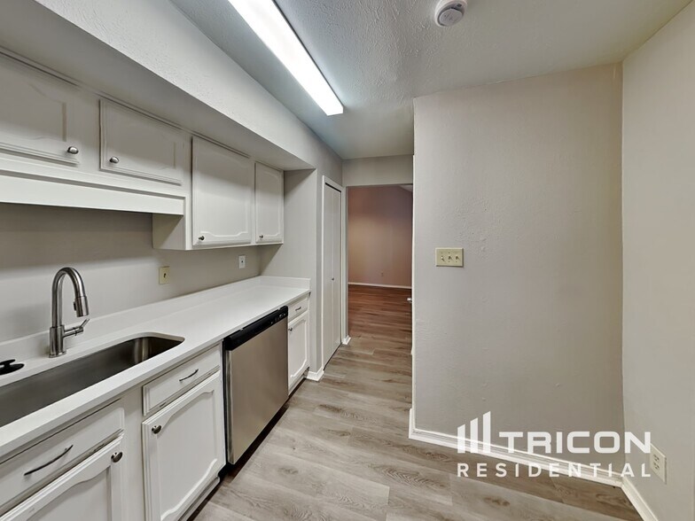 Building Photo - 1378 Southridge Dr