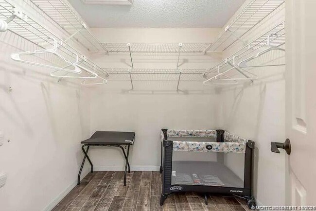 Building Photo - 2550 SE Calais St