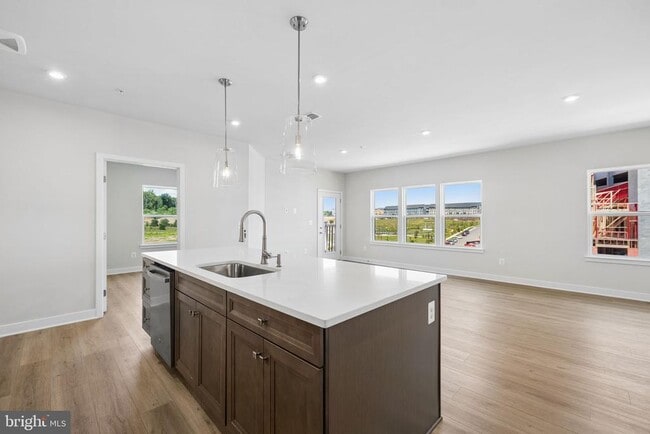 Building Photo - 1611 POTOMAC SHORES Pky