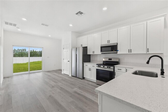Building Photo - 716 Desmoines Dr