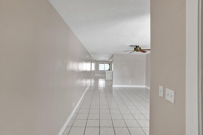 Building Photo - 7010-7012 NW 78th Ave