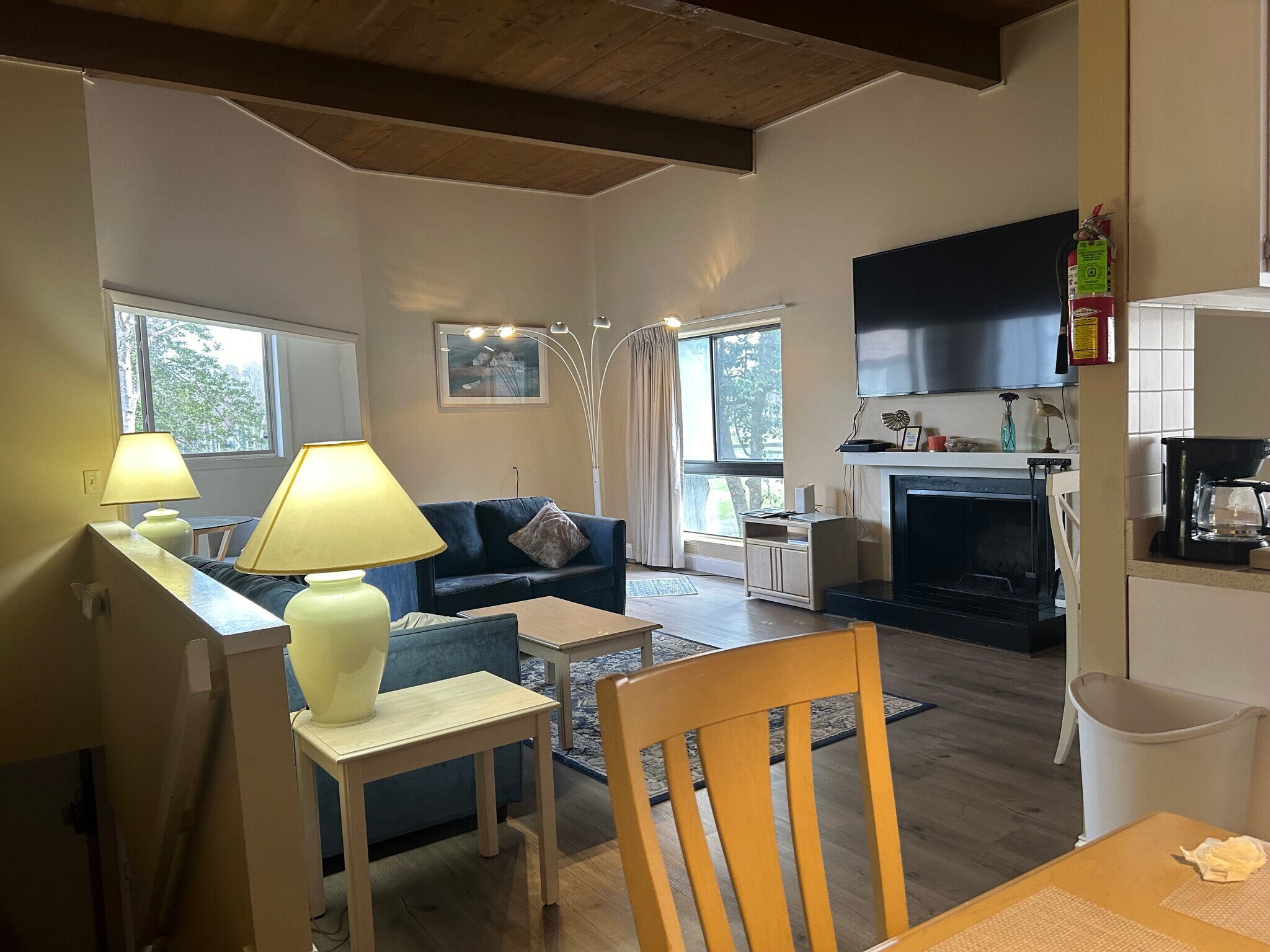 Living - 438 Ocean Pky