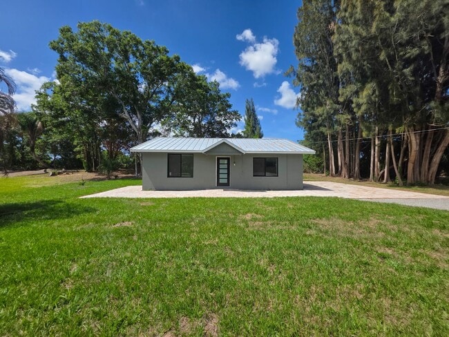 Building Photo - 100% Remodeled 2 bedroom 1.5 bath ANNUAL RENTAL