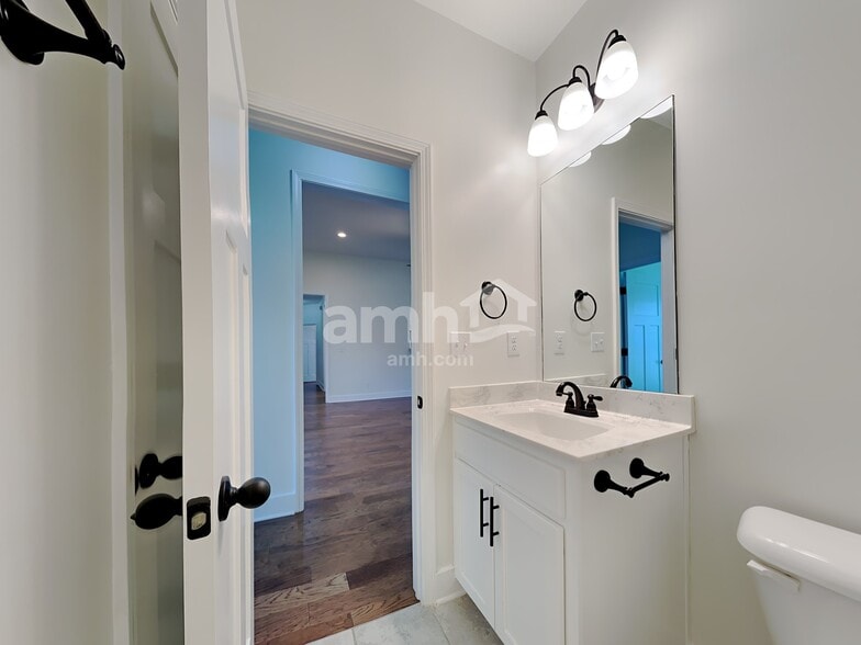 Building Photo - 160 Shady Ln Cove