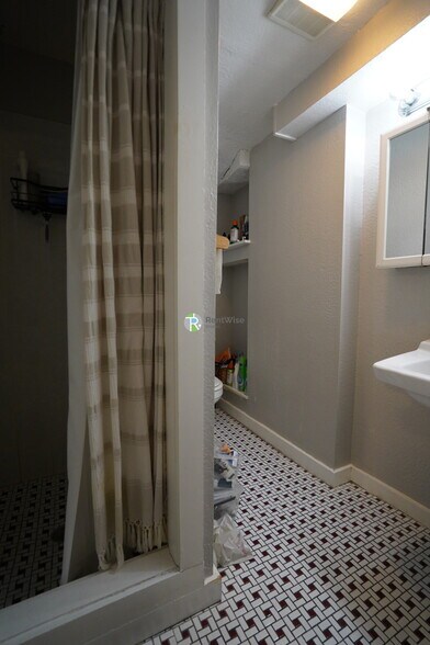 Building Photo - 72 Revere St