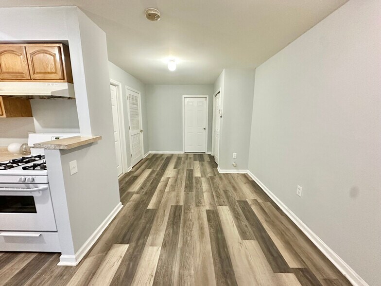 Building Photo - 347 Ridgewood Ave